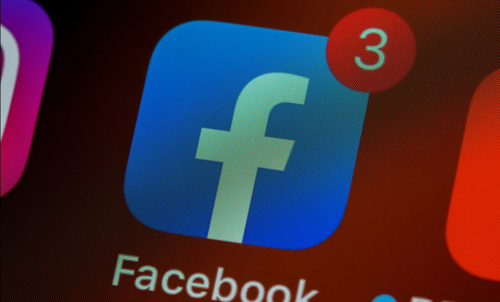 Image of phone apps - facebook is showing