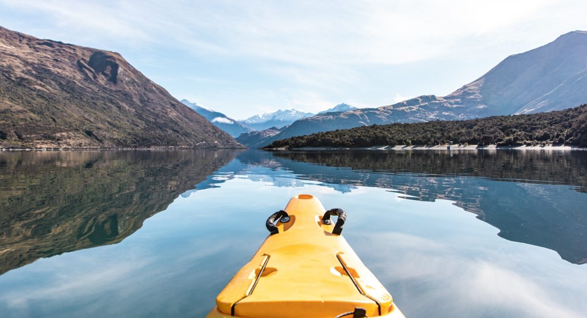 Image of a Canoe in NewZealand, water & mountains